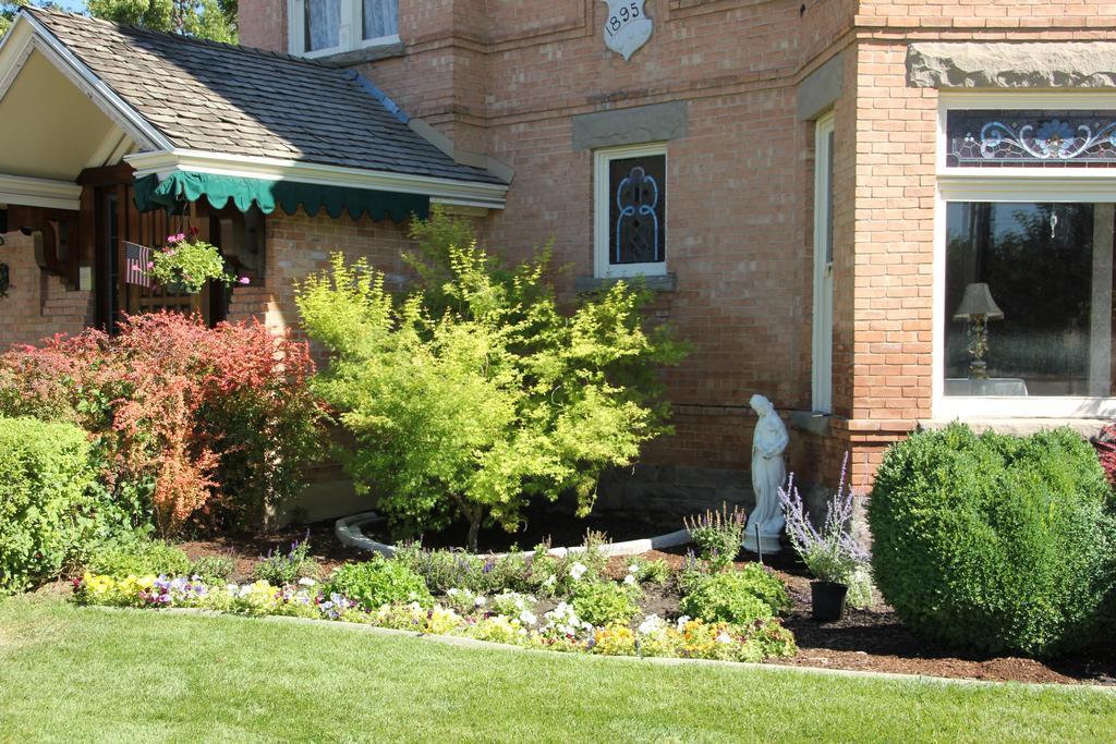 Hines Mansion Bed & Breakfast โพรโว ภายนอก รูปภาพ