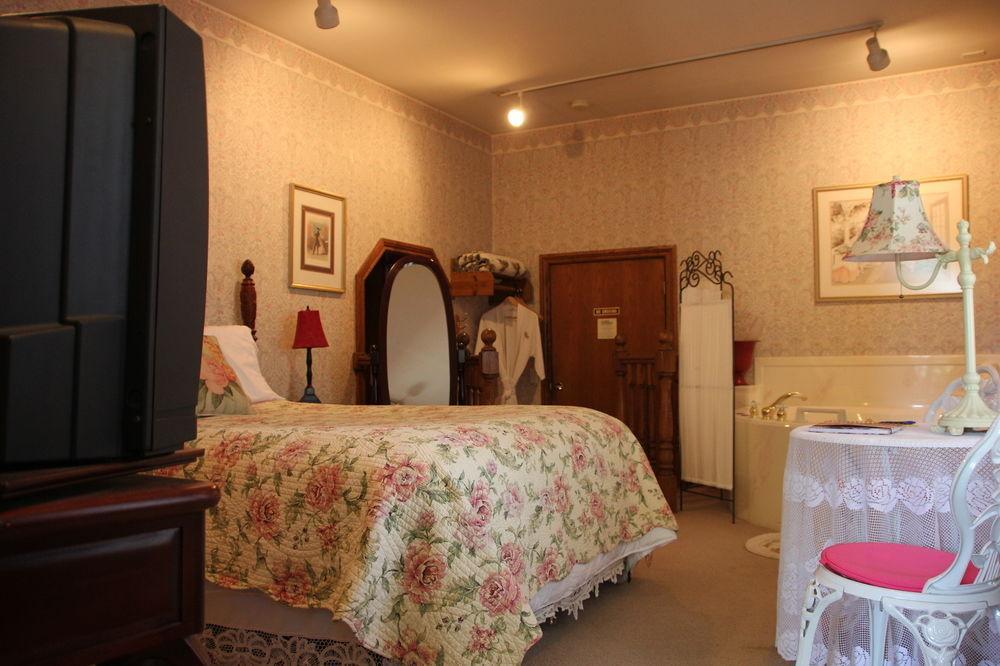 Hines Mansion Bed & Breakfast โพรโว ภายนอก รูปภาพ