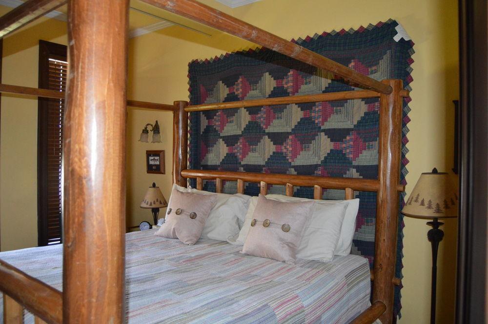 Hines Mansion Bed & Breakfast โพรโว ภายนอก รูปภาพ