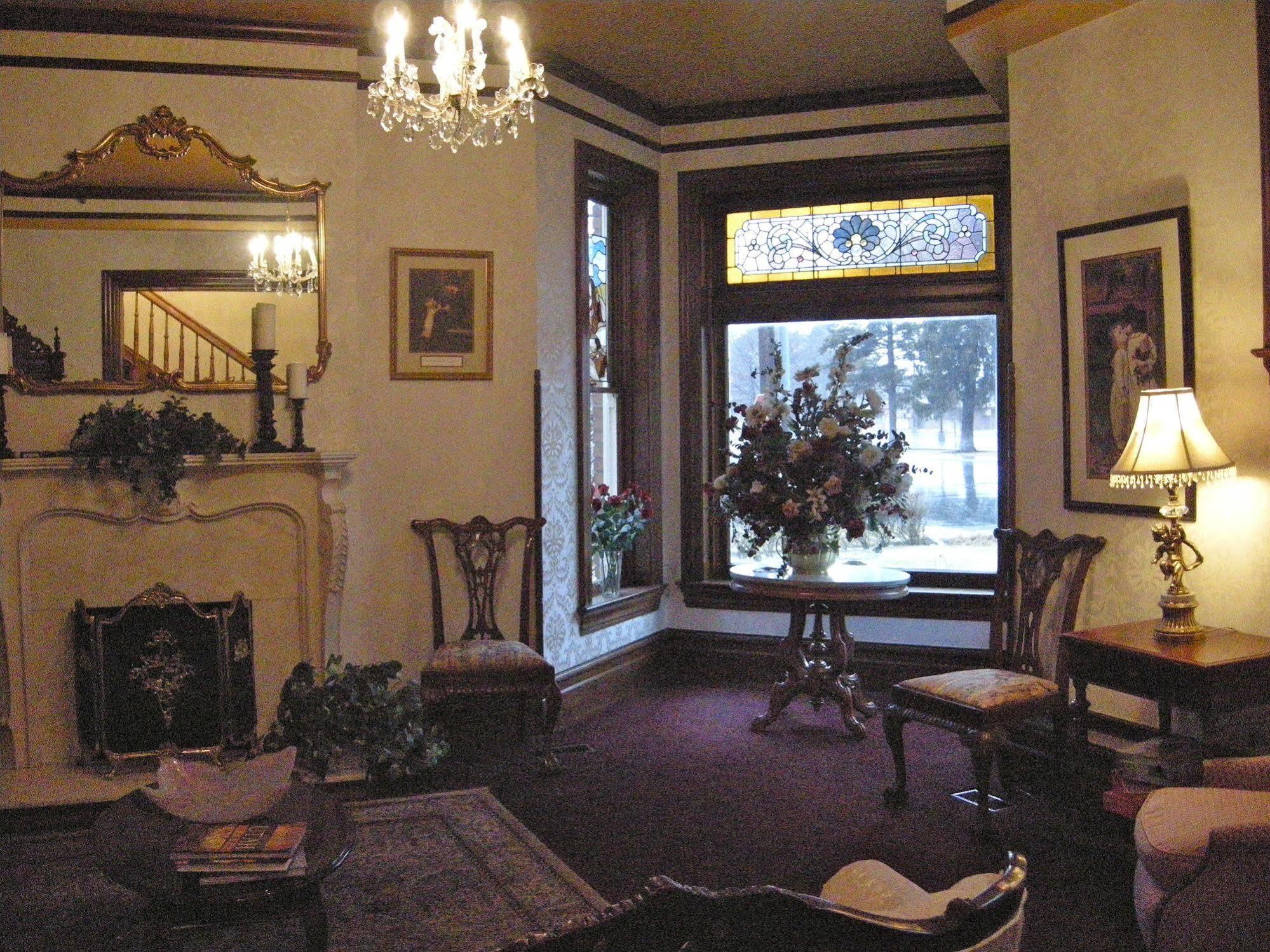 Hines Mansion Bed & Breakfast โพรโว ภายนอก รูปภาพ