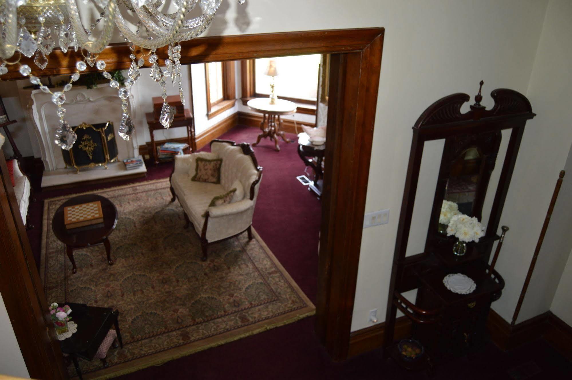 Hines Mansion Bed & Breakfast โพรโว ภายนอก รูปภาพ