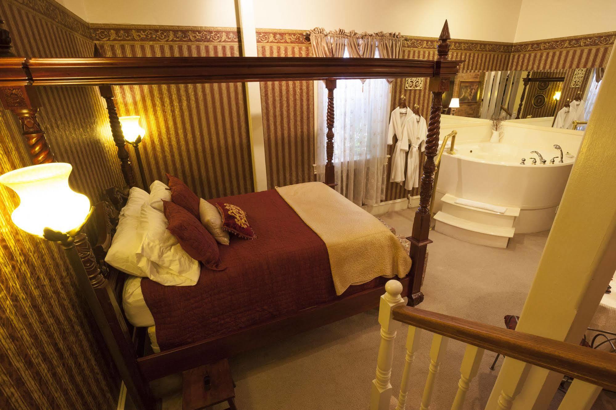 Hines Mansion Bed & Breakfast โพรโว ภายนอก รูปภาพ