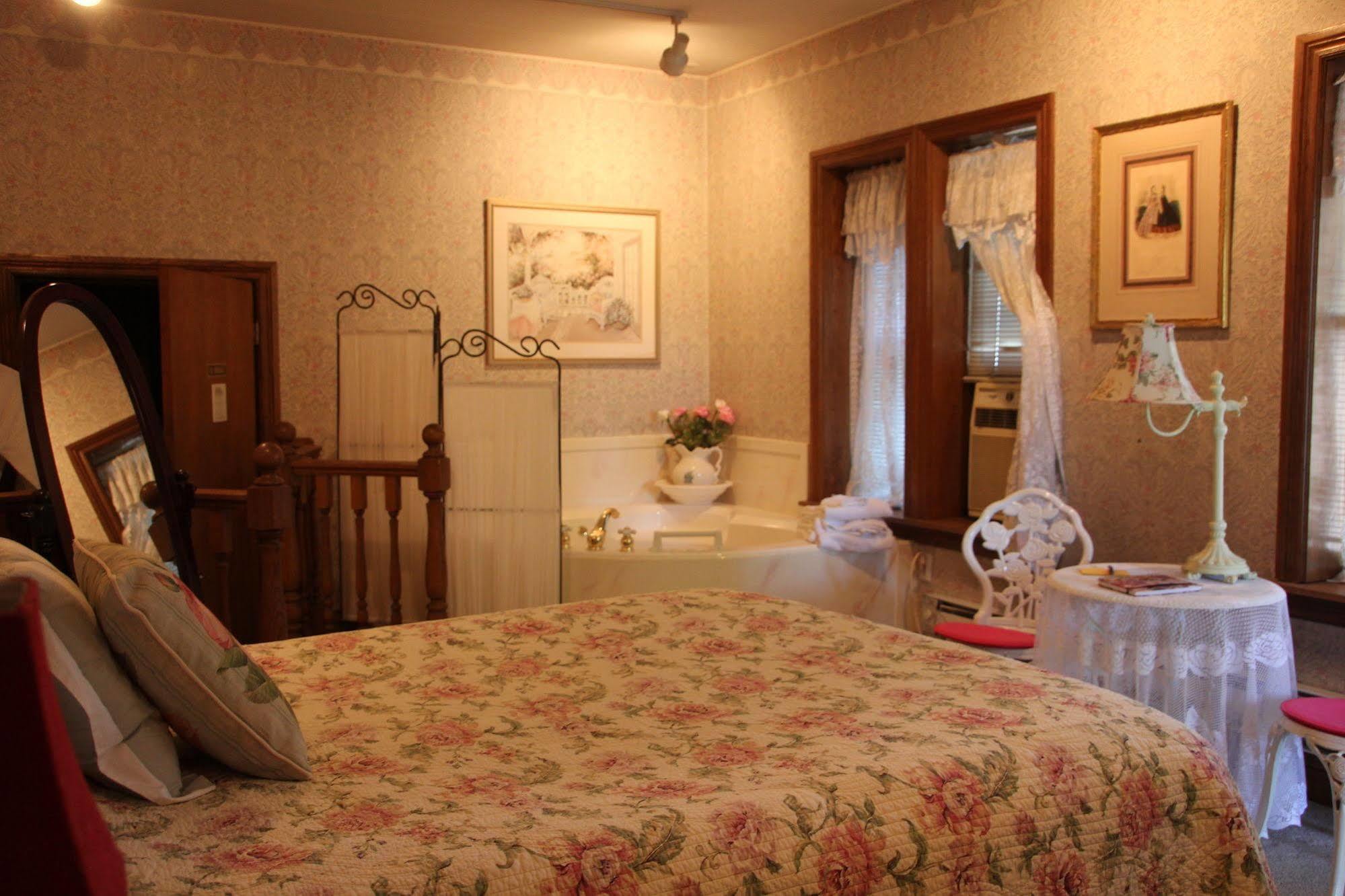 Hines Mansion Bed & Breakfast โพรโว ภายนอก รูปภาพ