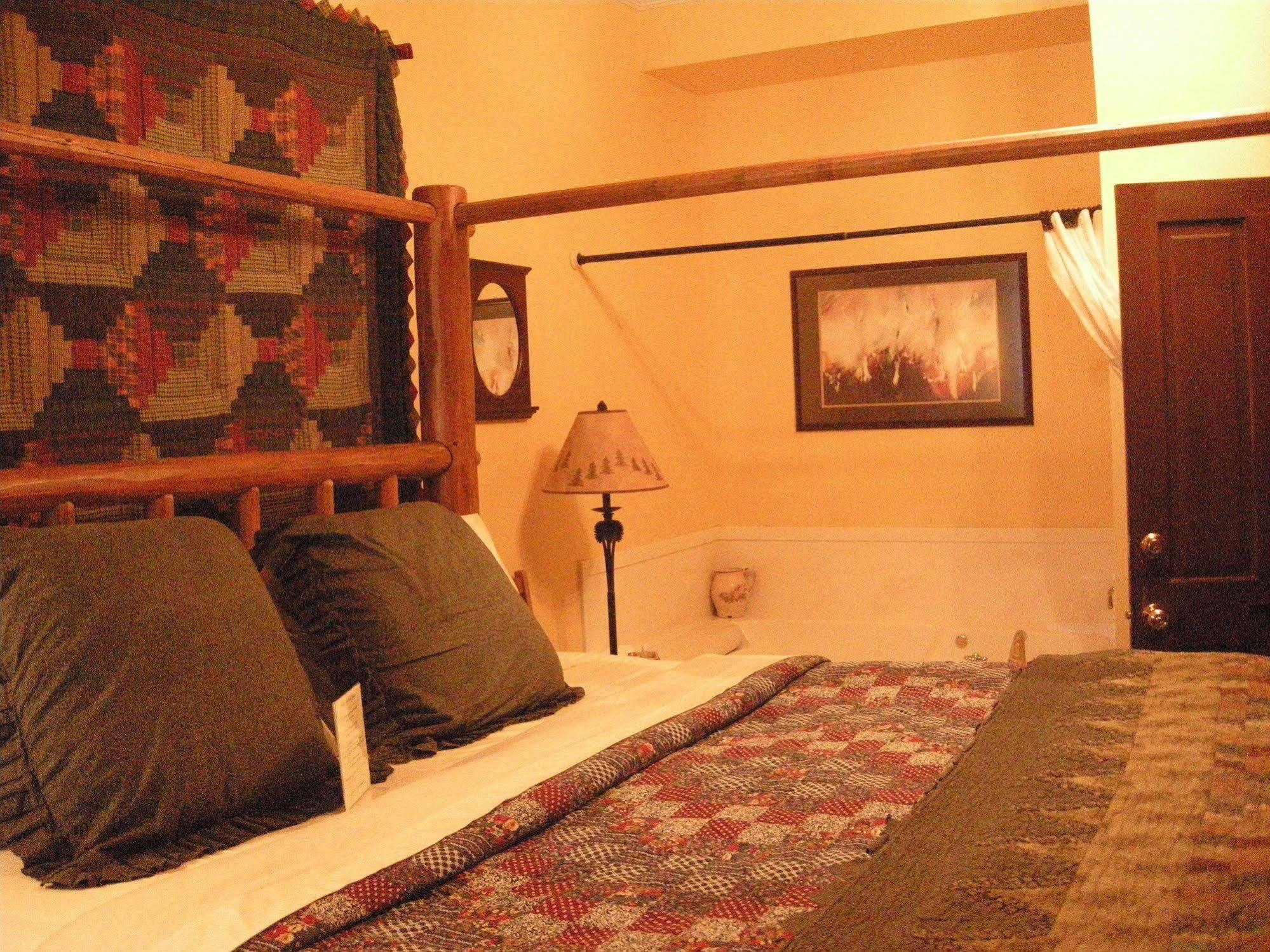 Hines Mansion Bed & Breakfast โพรโว ภายนอก รูปภาพ