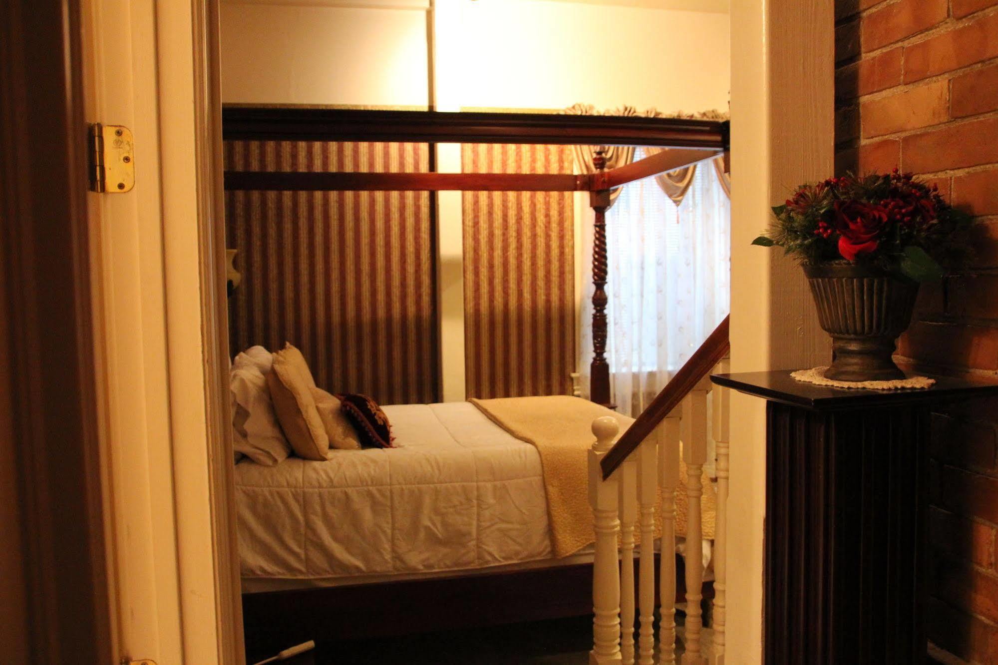 Hines Mansion Bed & Breakfast โพรโว ภายนอก รูปภาพ