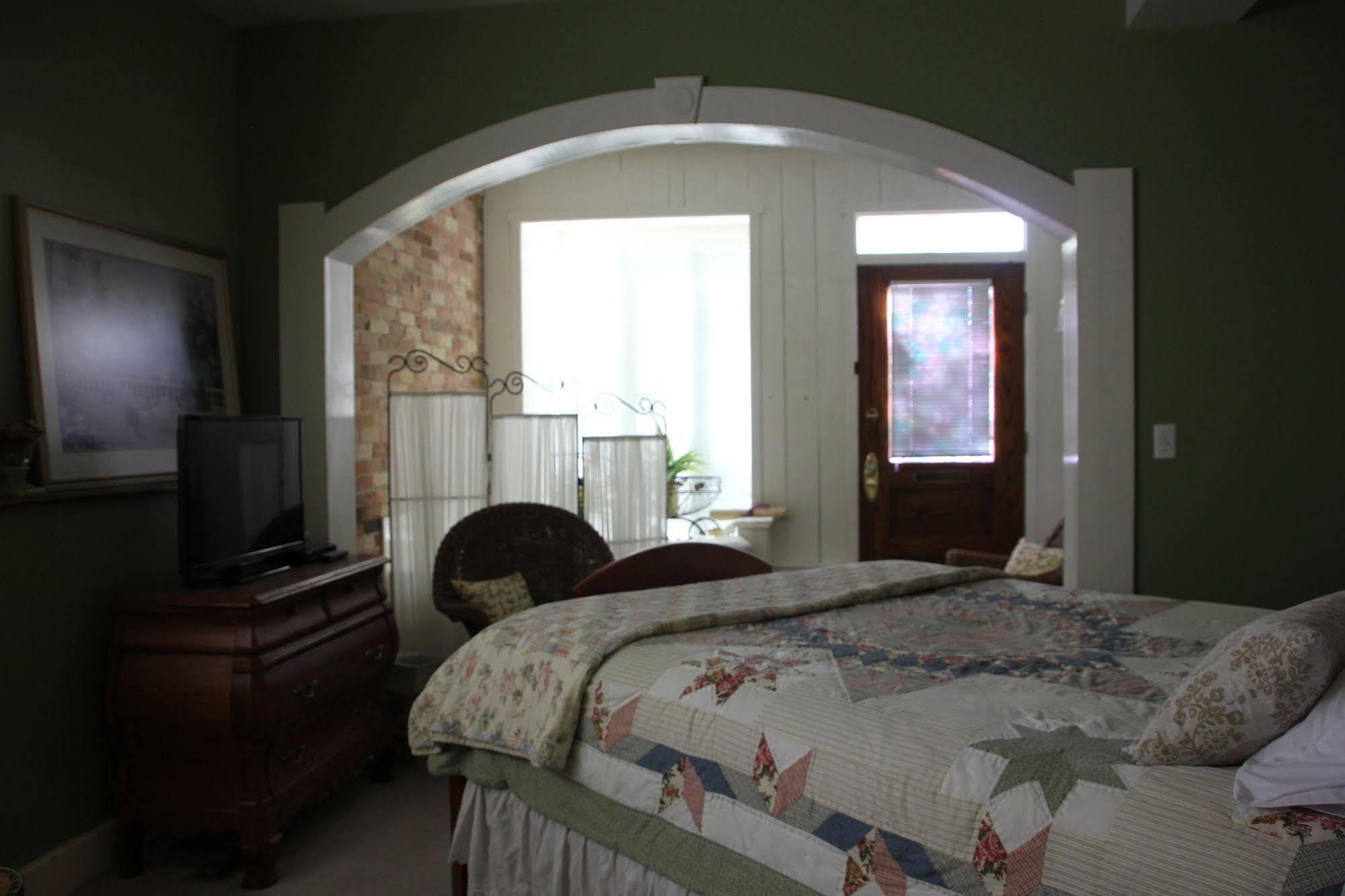 Hines Mansion Bed & Breakfast โพรโว ภายนอก รูปภาพ