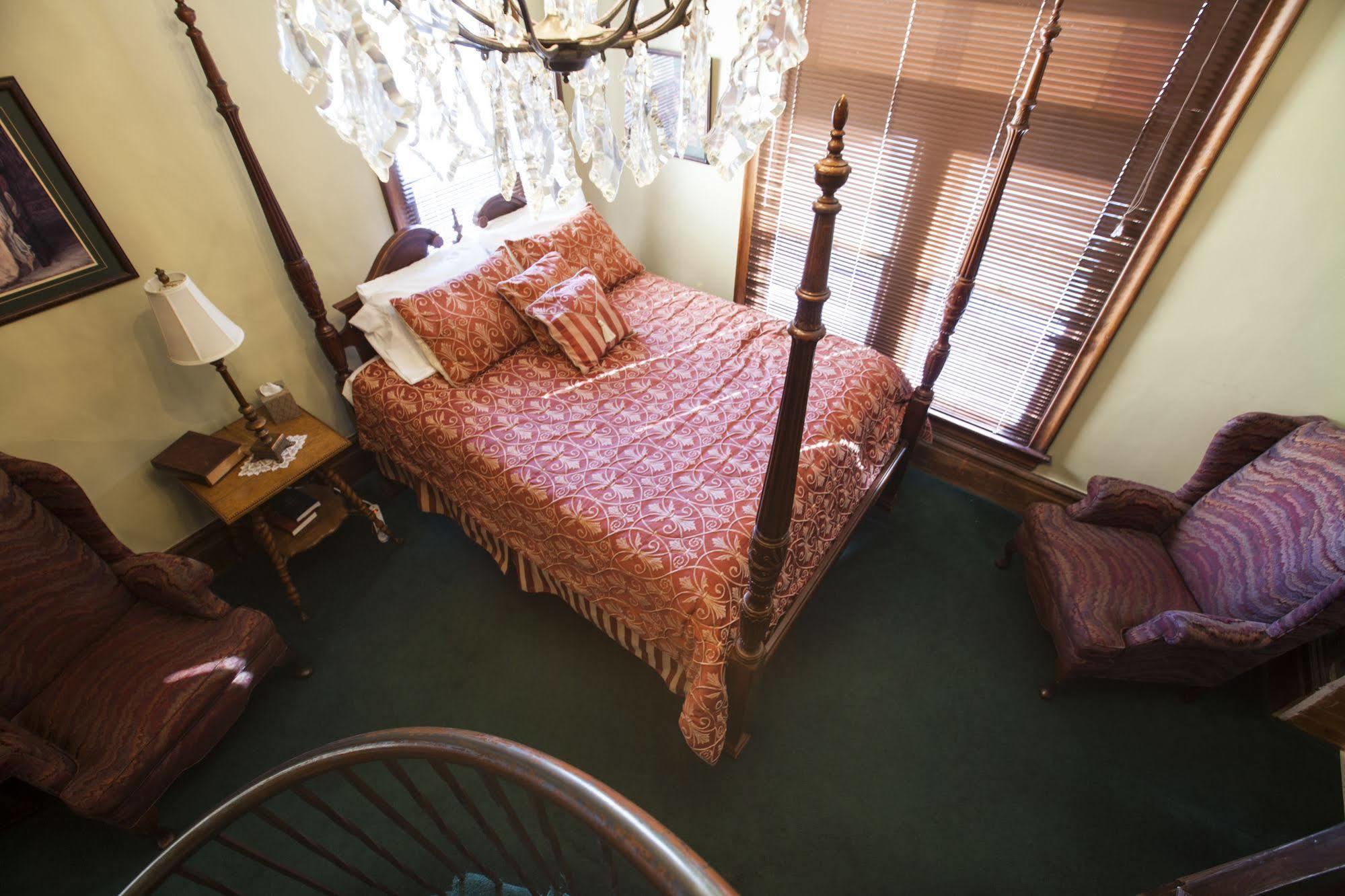 Hines Mansion Bed & Breakfast โพรโว ภายนอก รูปภาพ