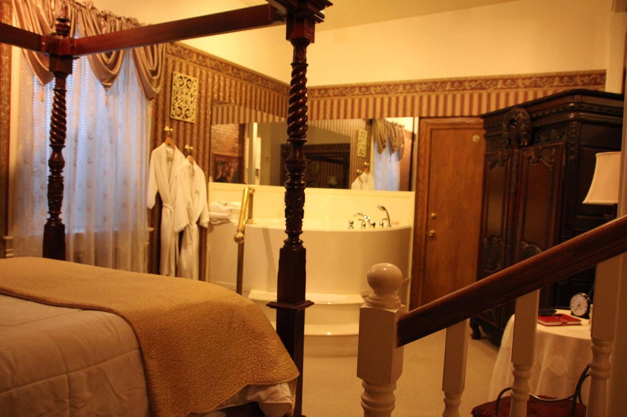 Hines Mansion Bed & Breakfast โพรโว ภายนอก รูปภาพ