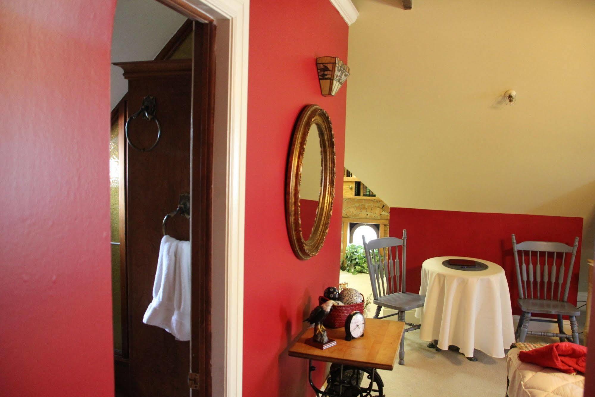 Hines Mansion Bed & Breakfast โพรโว ภายนอก รูปภาพ